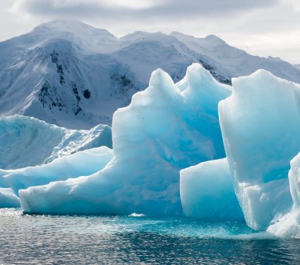 2025/10/Antarctica-ice-layers.jpg