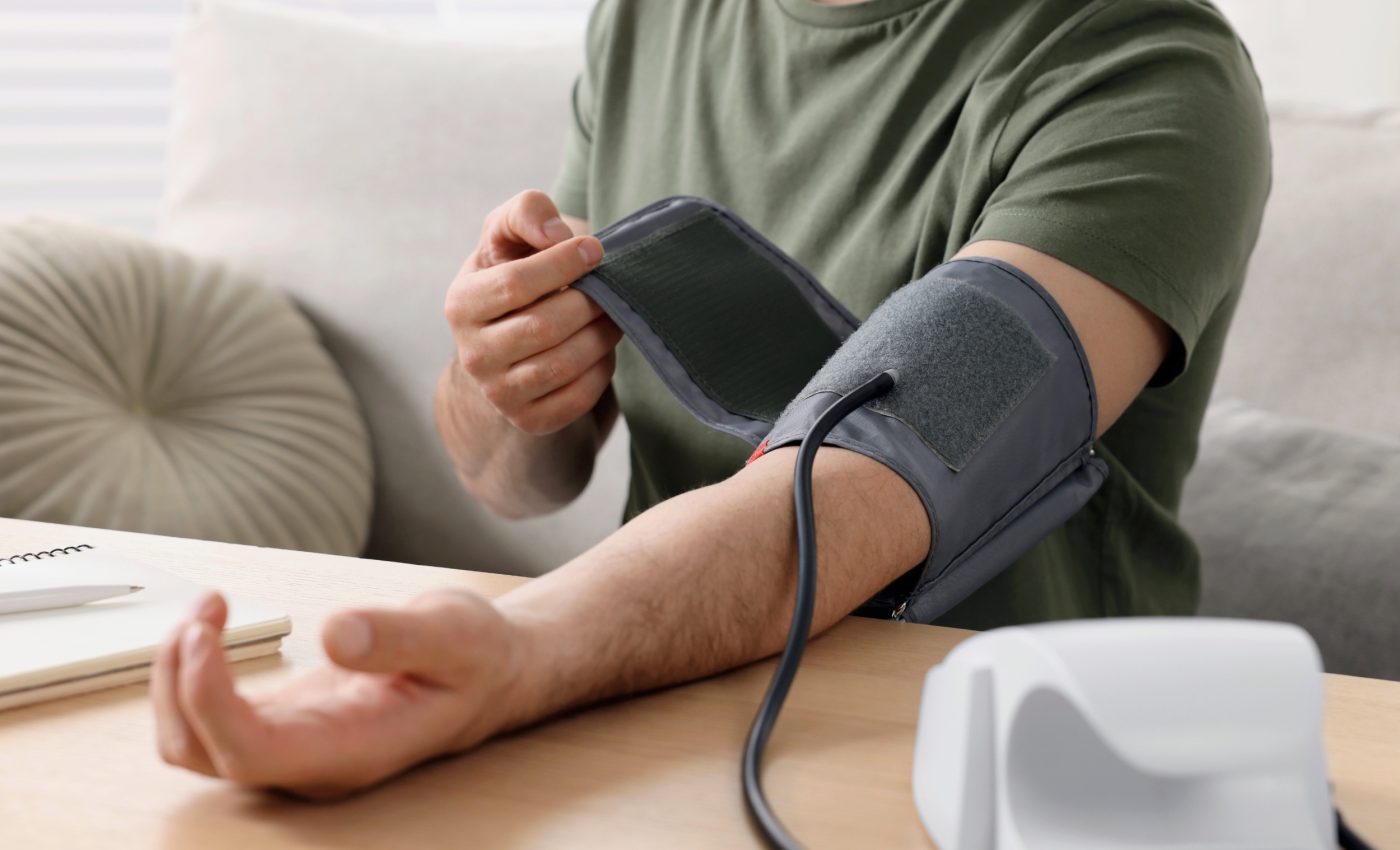 Drinking less alcohol helps lower blood pressure naturally