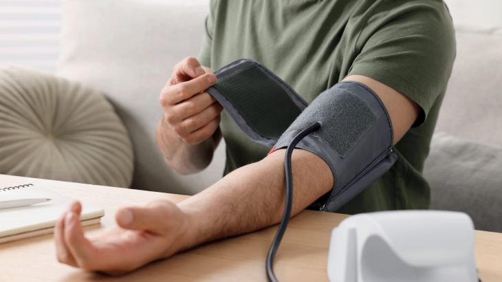 Drinking less alcohol helps lower blood pressure naturally
