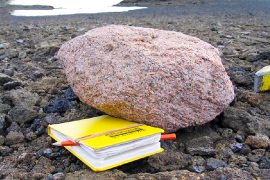 2025/10/pink-granite-boulders_antarctic_BAS_1m.jpg