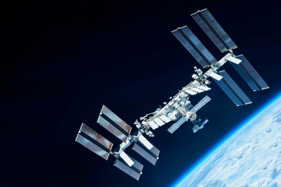 MIT astronauts celebrate 25 years of human presence in space