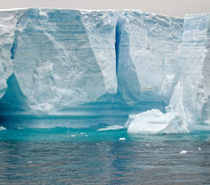 2025/11/ice-shelf-722.jpg