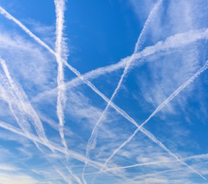 2025/11/Contrails-clouds.jpg
