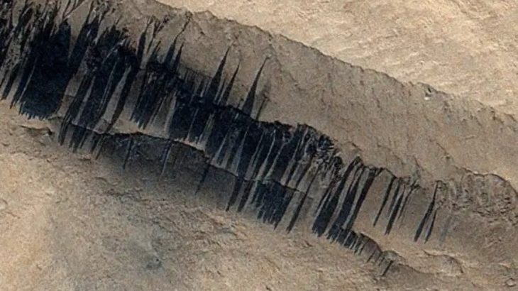 Scientists finally solve the mystery of dust avalanches on Mars