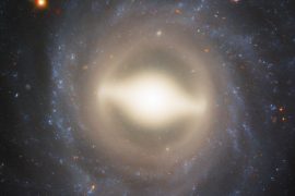 Hubble spots a perfectly balanced spiral galaxy