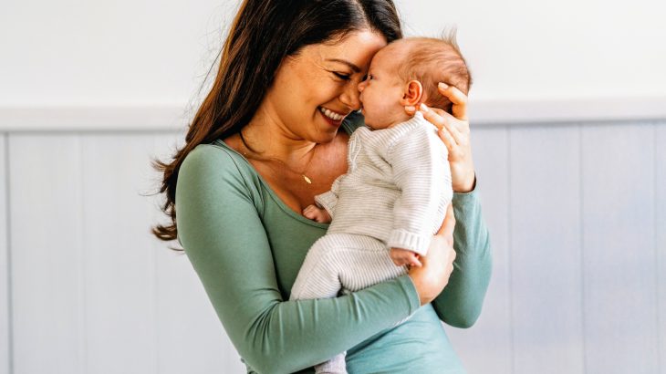 Mother’s voice changes how babies see new faces