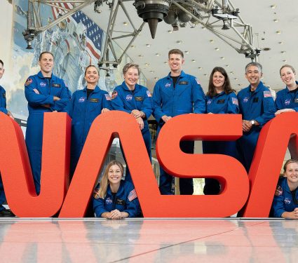 2025/11/nasa_new-astronauts-2025_photo_1m.jpg