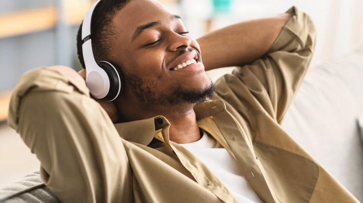 Blinking to the beat: How our eyes respond to music