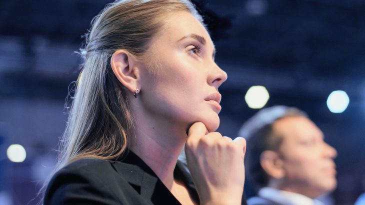 People automatically blink less while listening carefully