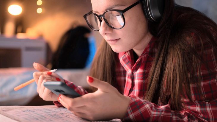 Teens’ weekend sleep habits may be harming their brains