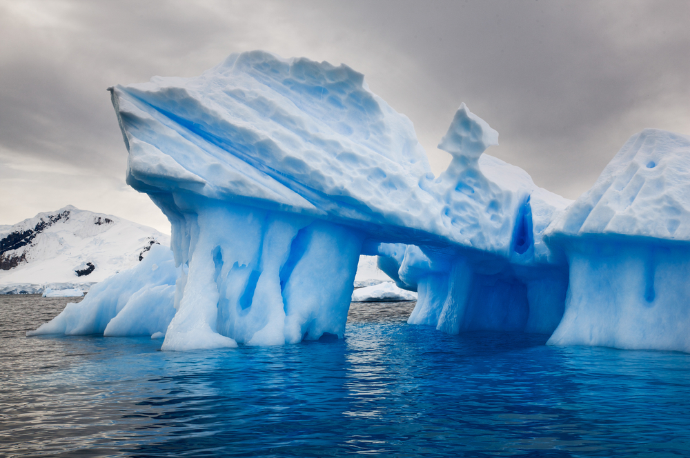 Massive chunk of Antarctic ice shelf poised to break away