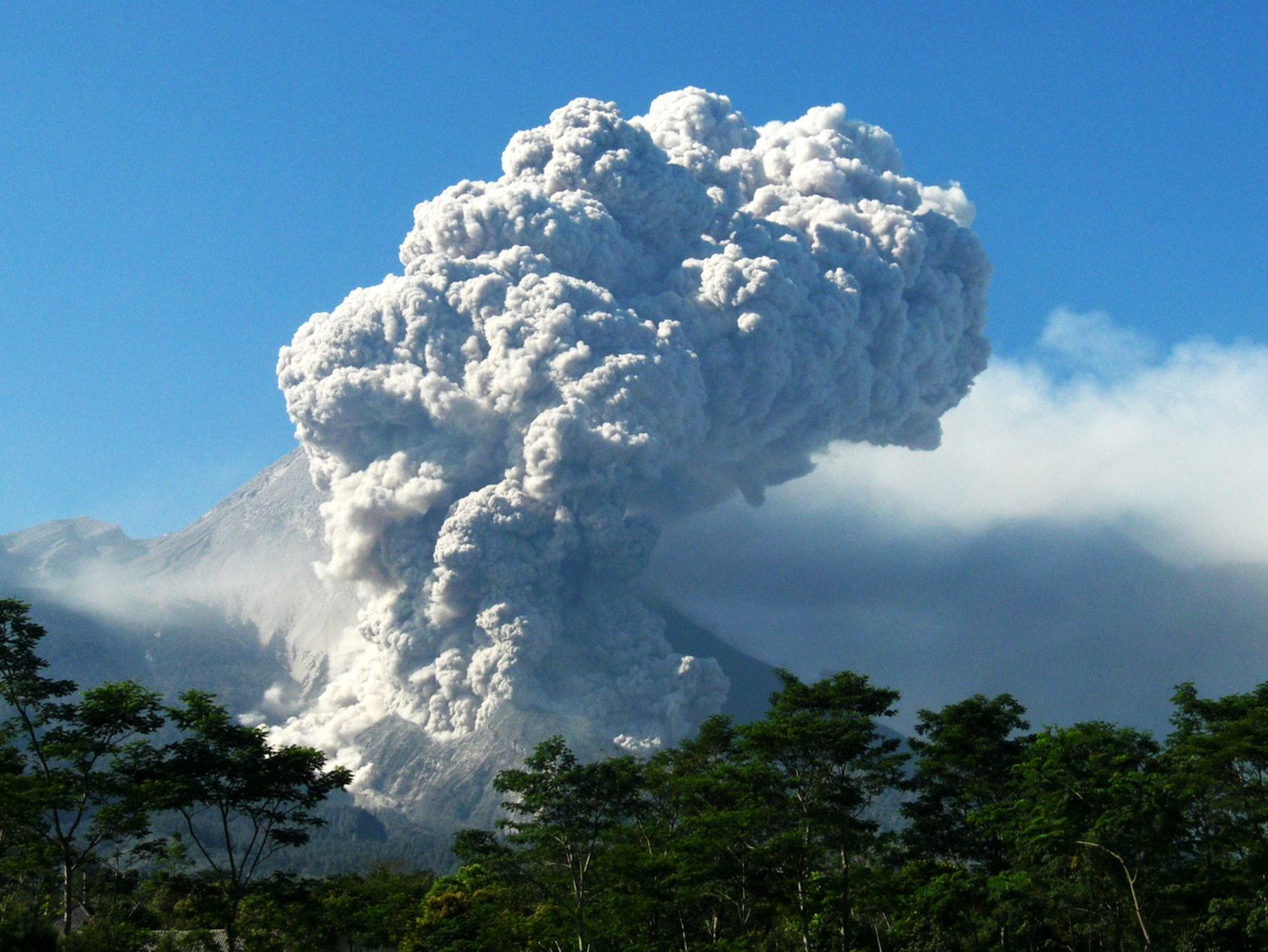 Using satellites to more safely predict volcanic eruptions