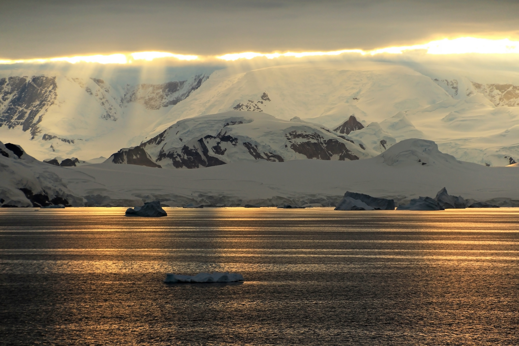 Antarctic glacier melting from below, could cause sea level rise