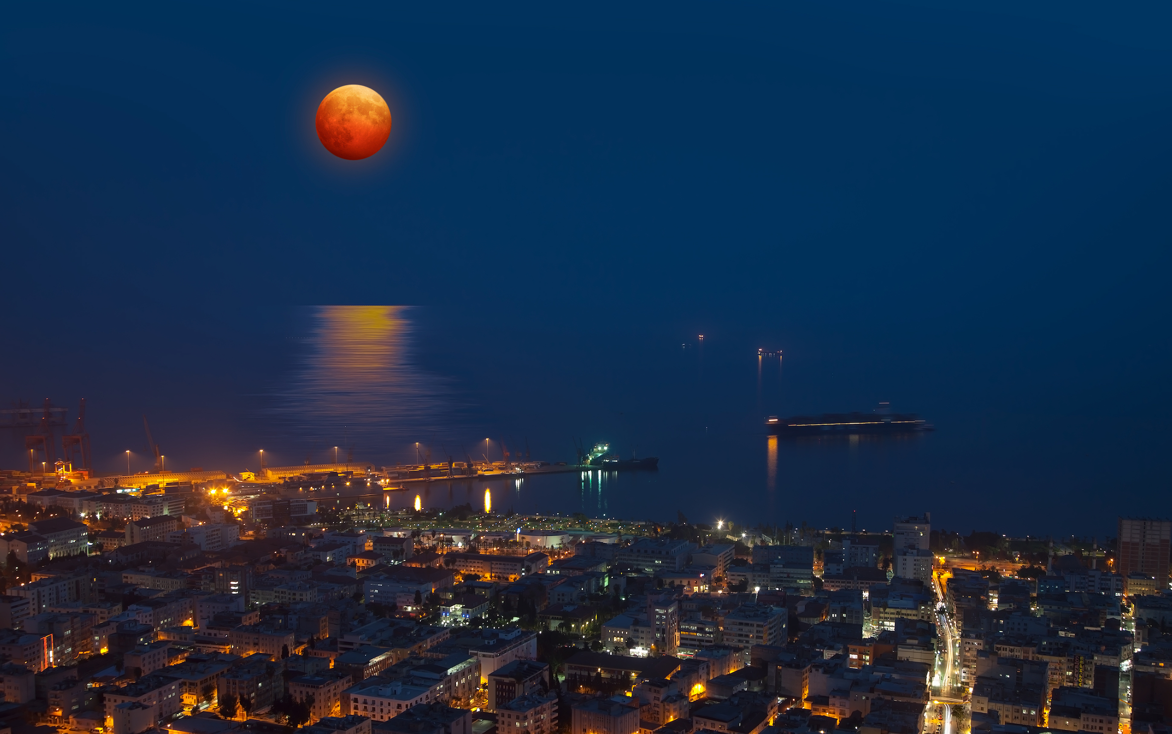 Meteor showers, full moons, and a lunar eclipse this month