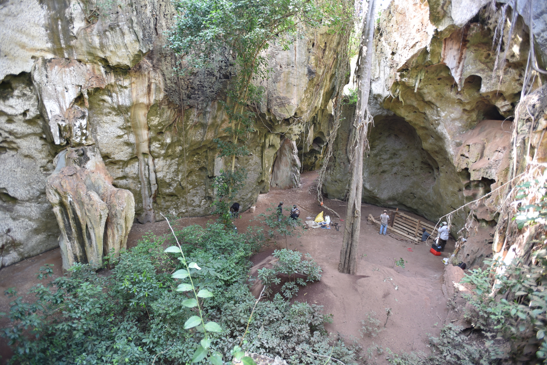 Ancient east African cave record reveals early innovations