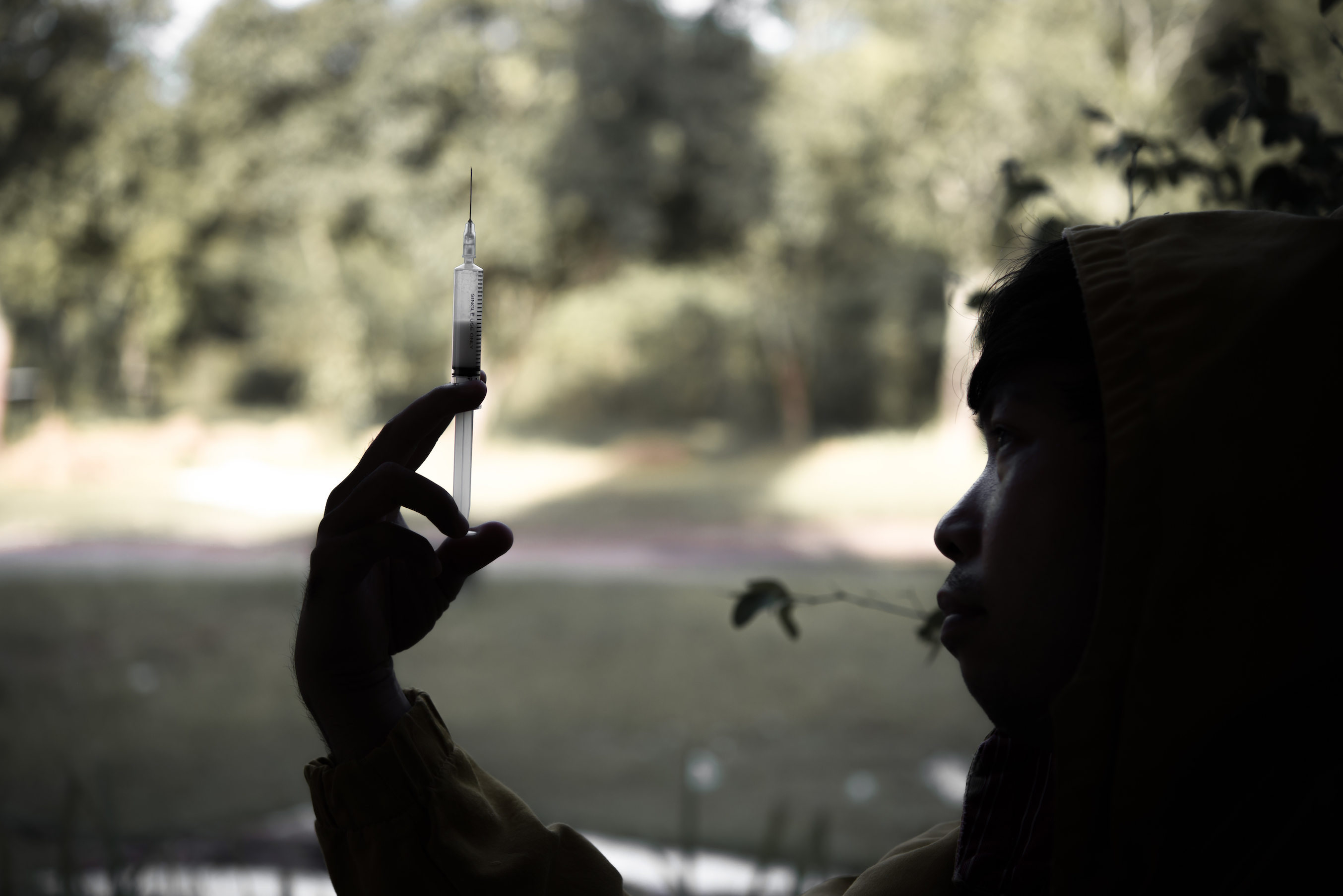 Heroin and cocaine impact users differently depending on location