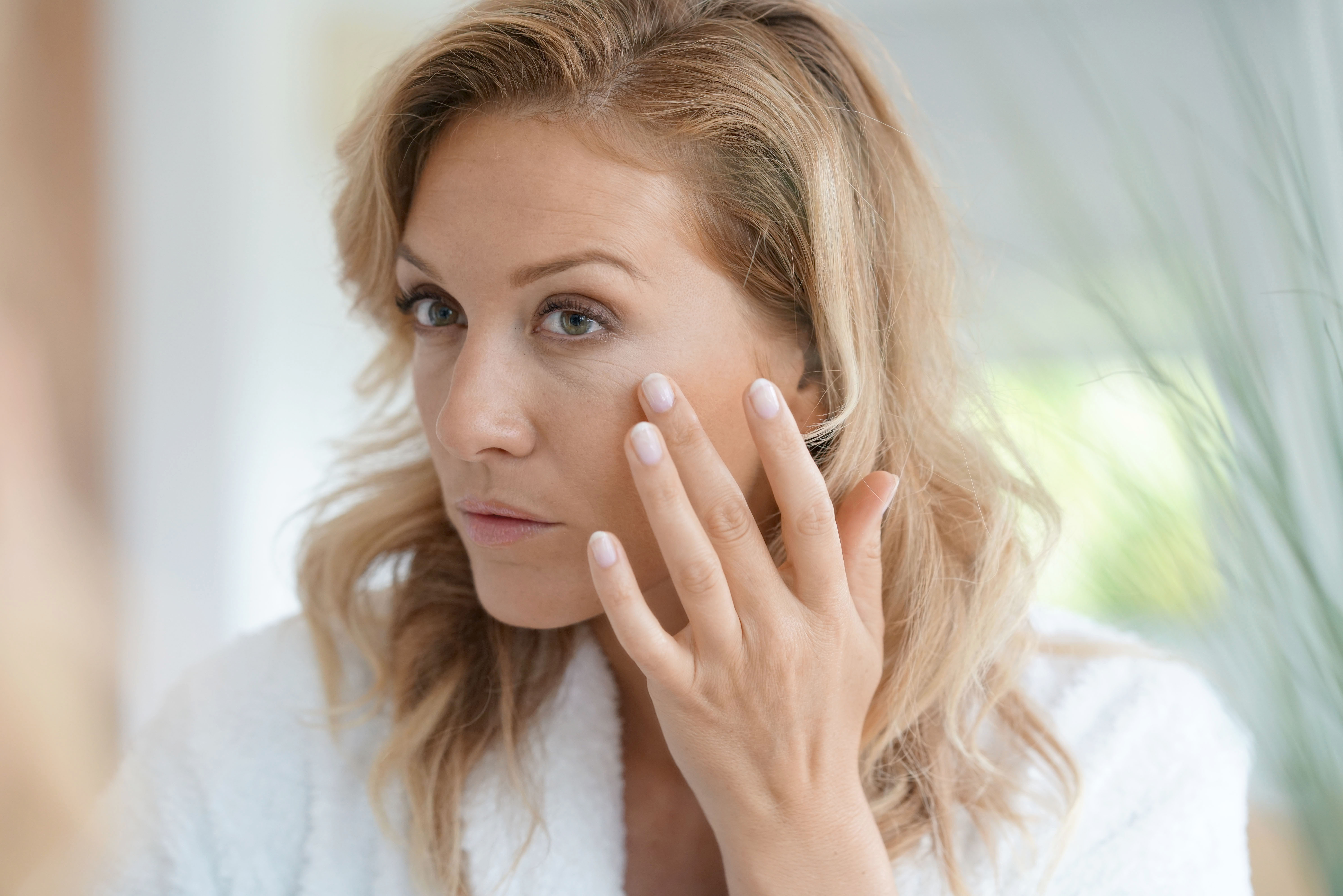 Survey identifies the age when people begin to feel less attractive