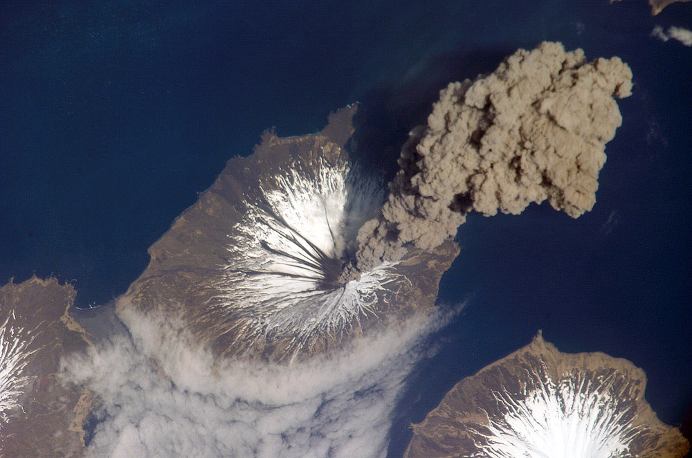 Alaskan volcano showing signs that a major eruption is underway