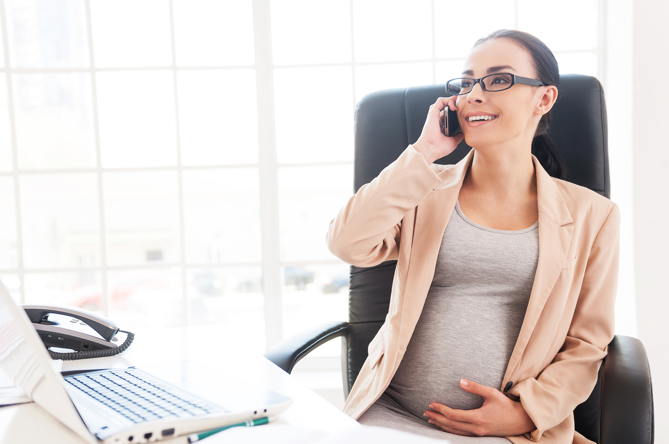 Socioeconomic factors drive the age gap of when women become moms