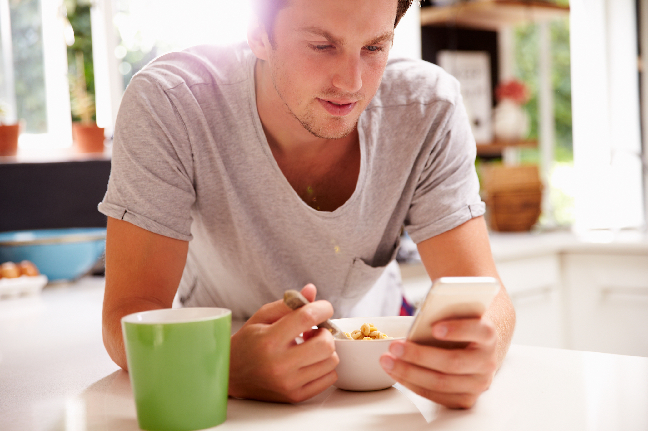 Staying plugged in to work colleagues leads to less efficiency