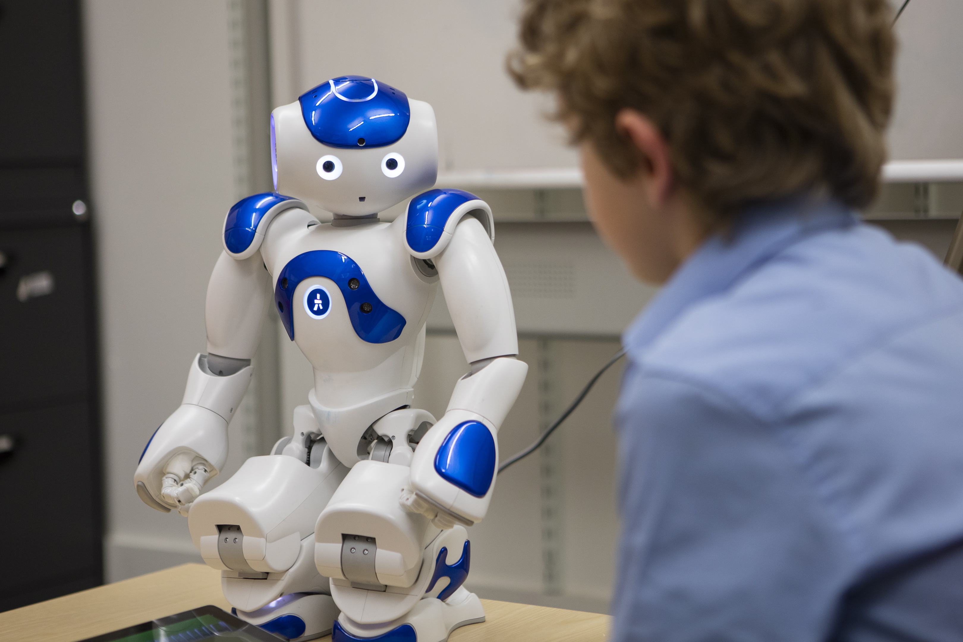 Robots can easily influence children help boost education