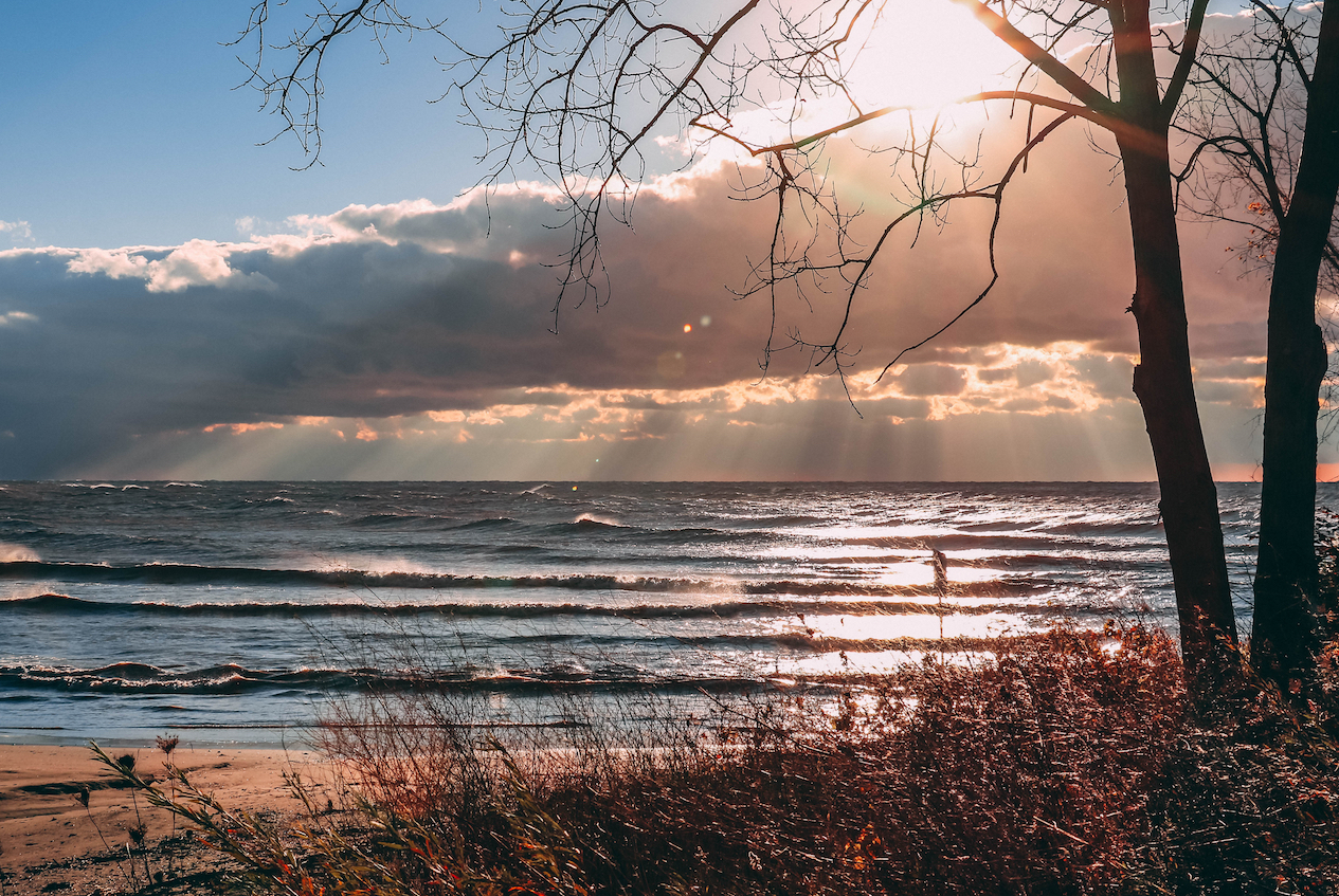 10,000 tons of plastic trash dumped in the Great Lakes each year