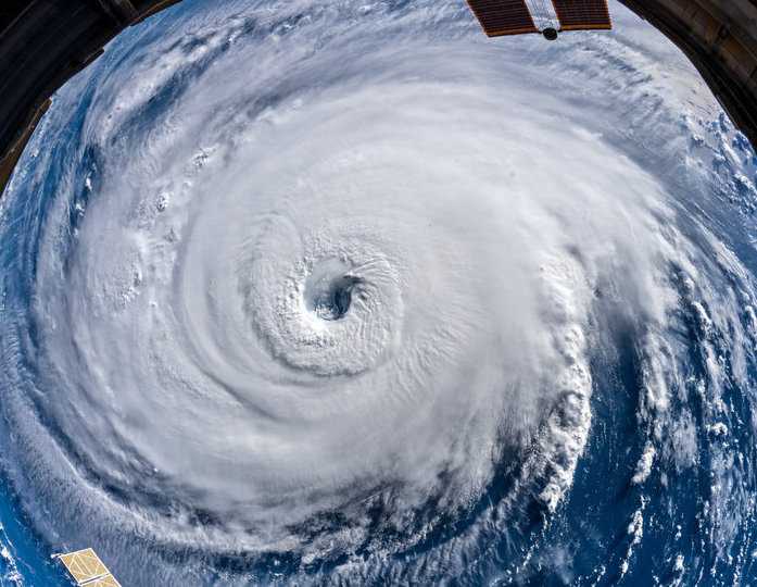 Hurricane Florence slams Carolinas, remains dangerous