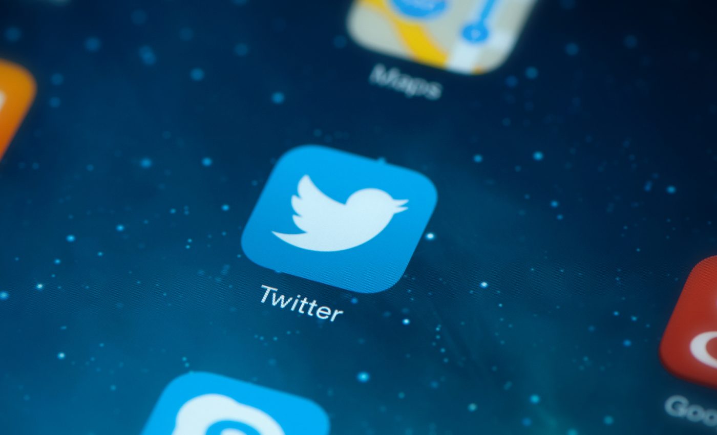 Twitter language matches national stereotypes for Americans, Canadians