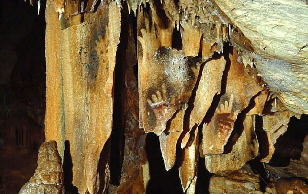 Stone Age cave art suggests intentional finger amputation