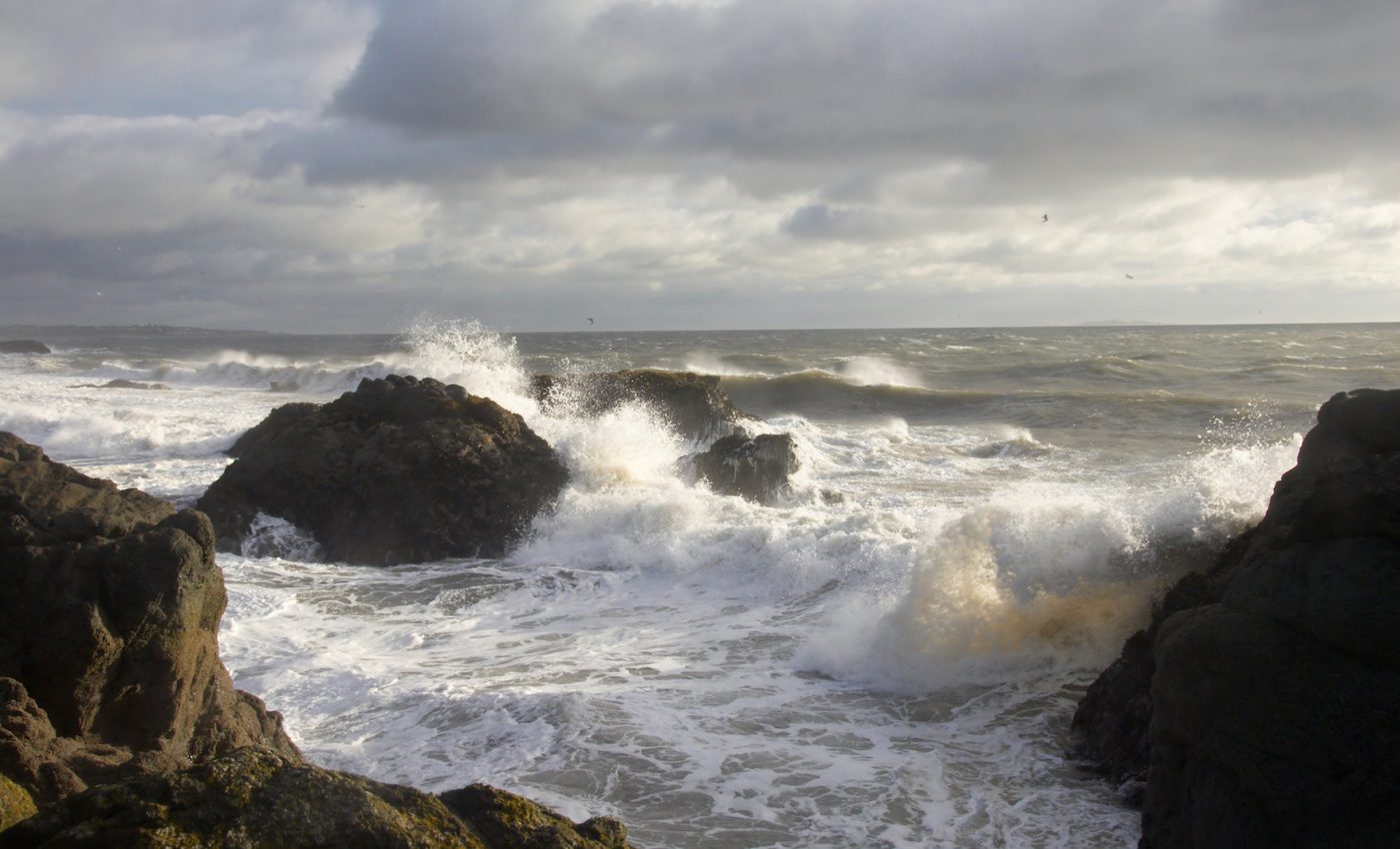 Inexpensive wave energy generators could power millions of homes