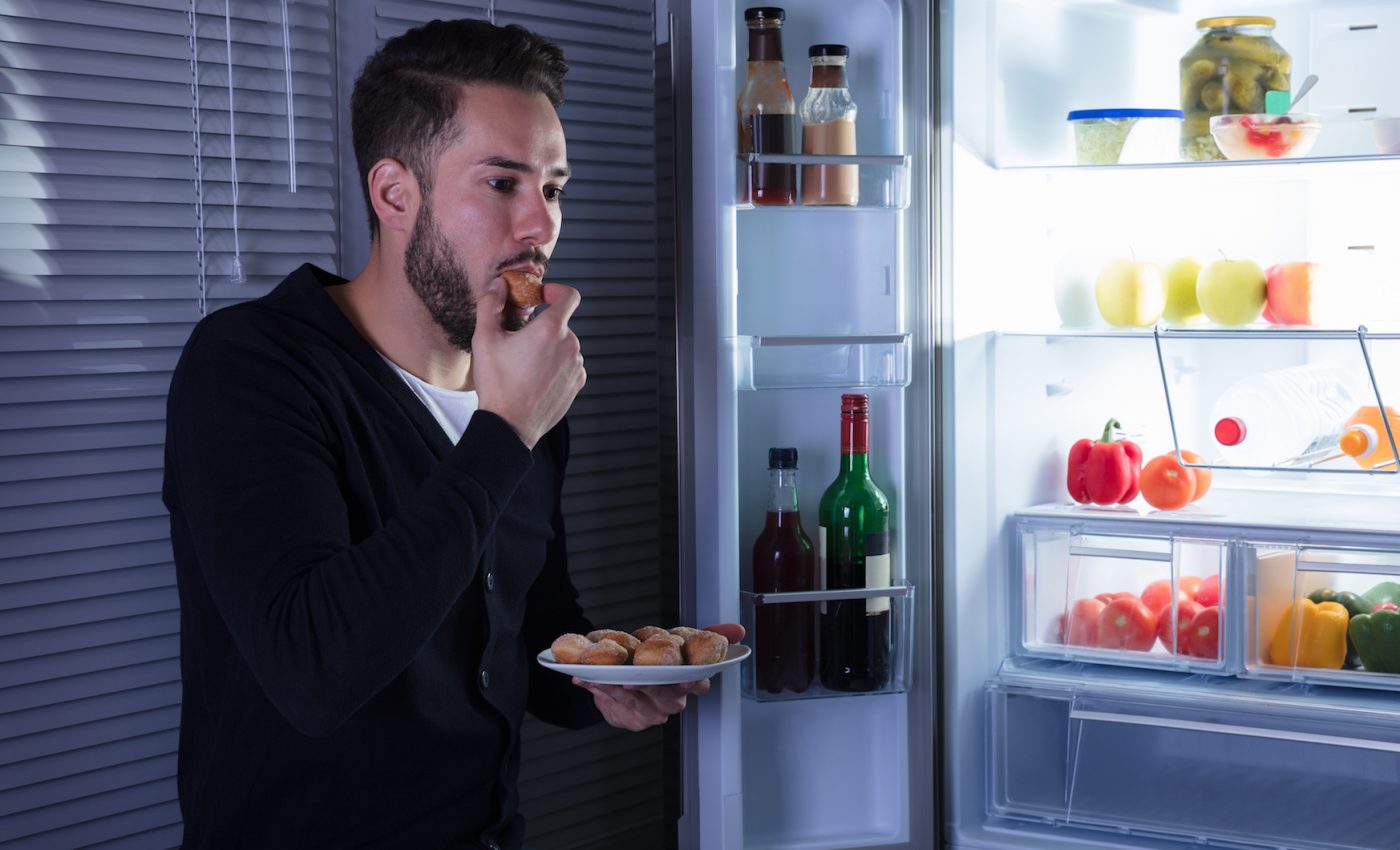Why binge drinking causes the munchies and junk food cravings