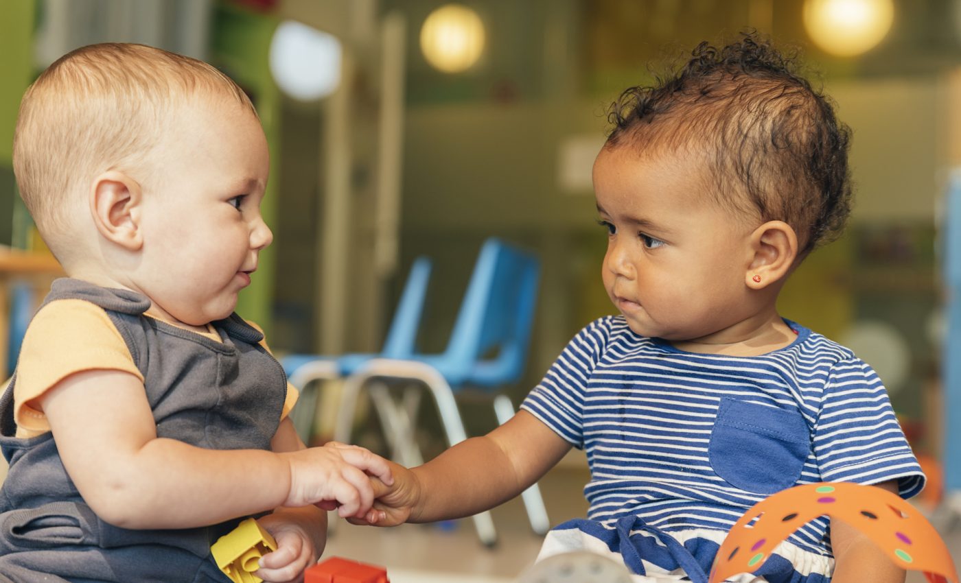 Children learn new words more effectively by listening to other kids