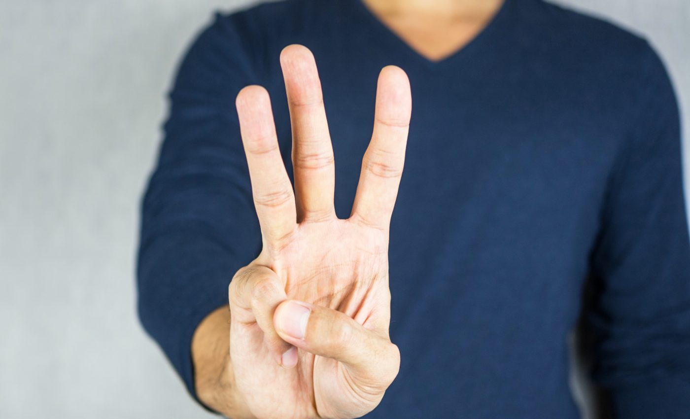 Atmospheric oxygen leads to the development of fingers over webbed digits