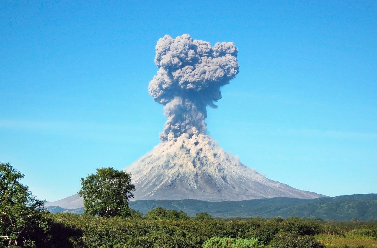 New model can predict paths of particles emitted after geological disasters
