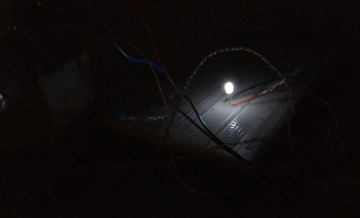 New device can generate light from cold air