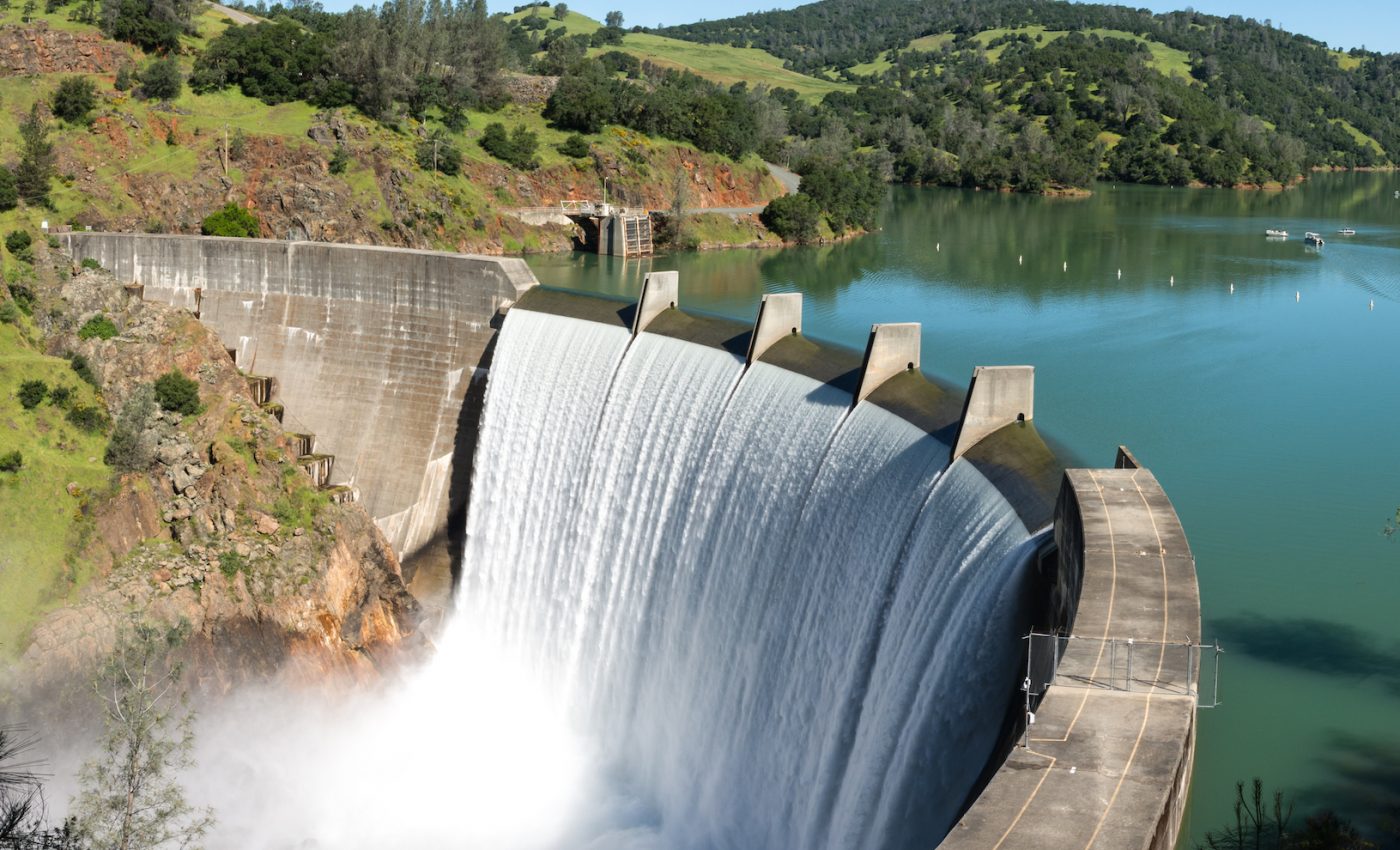 Does it make sense to replace America’s aging dams with solar panels?