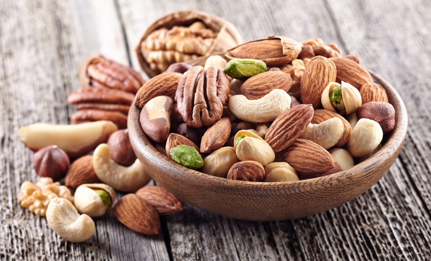 Adding a few nuts to your daily diet can help keep the weight off