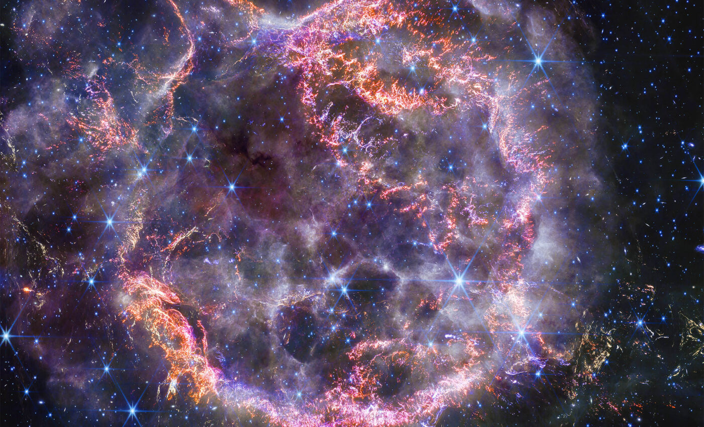 Shiny Christmas ornament in space: The "Cassiopeia A" supernova