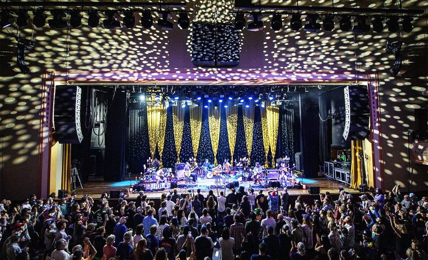 Live music triggers much stronger emotions than streamed music