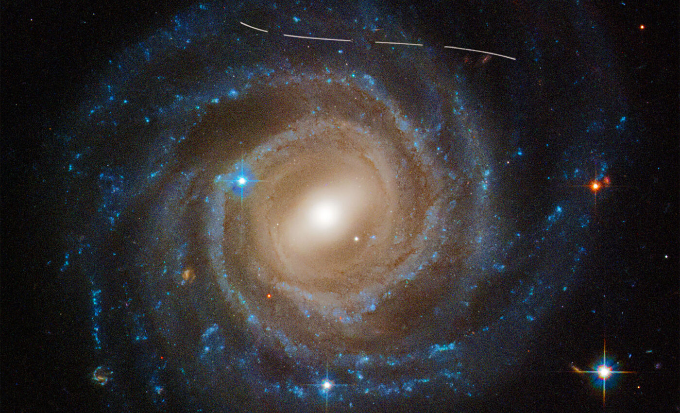 Beautiful photo of galaxy UGC 12158 gets photobombed by an asteroid