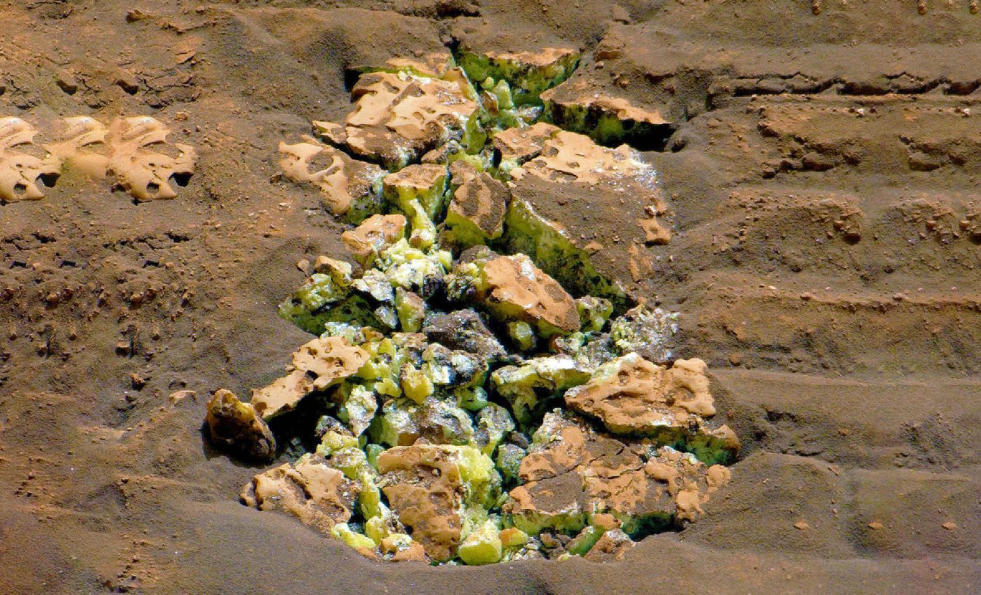 Curiosity rover cracked open a rock and may have settled the 'life on Mars' debate