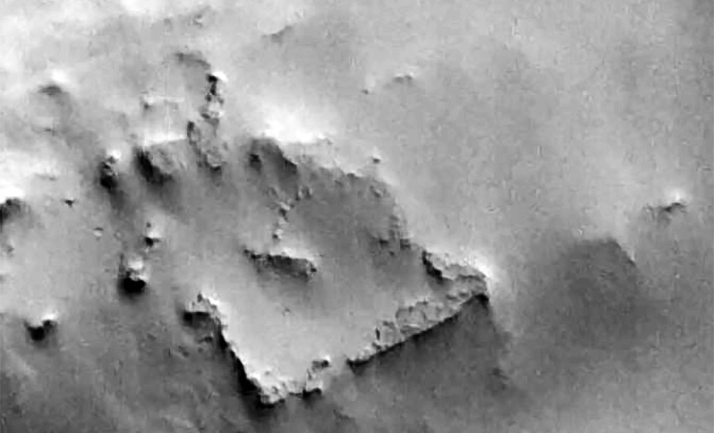 Square-shaped formation found on Mars sparks calls for closer study