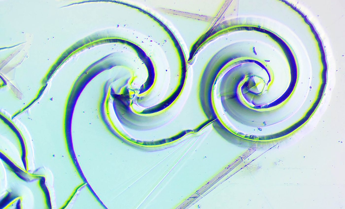 Spiral patterns can spontaneously form on metal surfaces