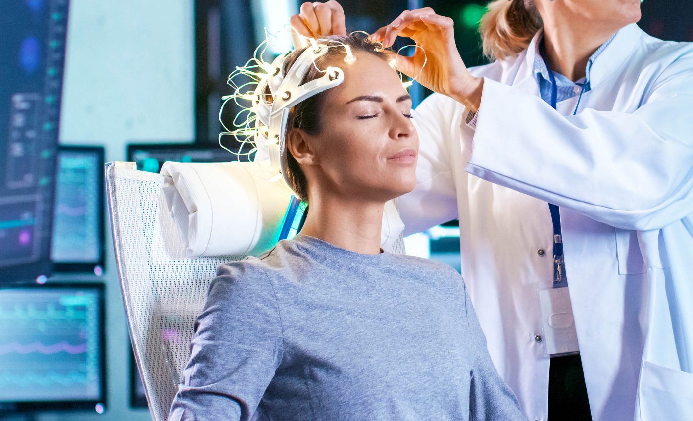 Brain-computer interface device lets users play games with only their minds