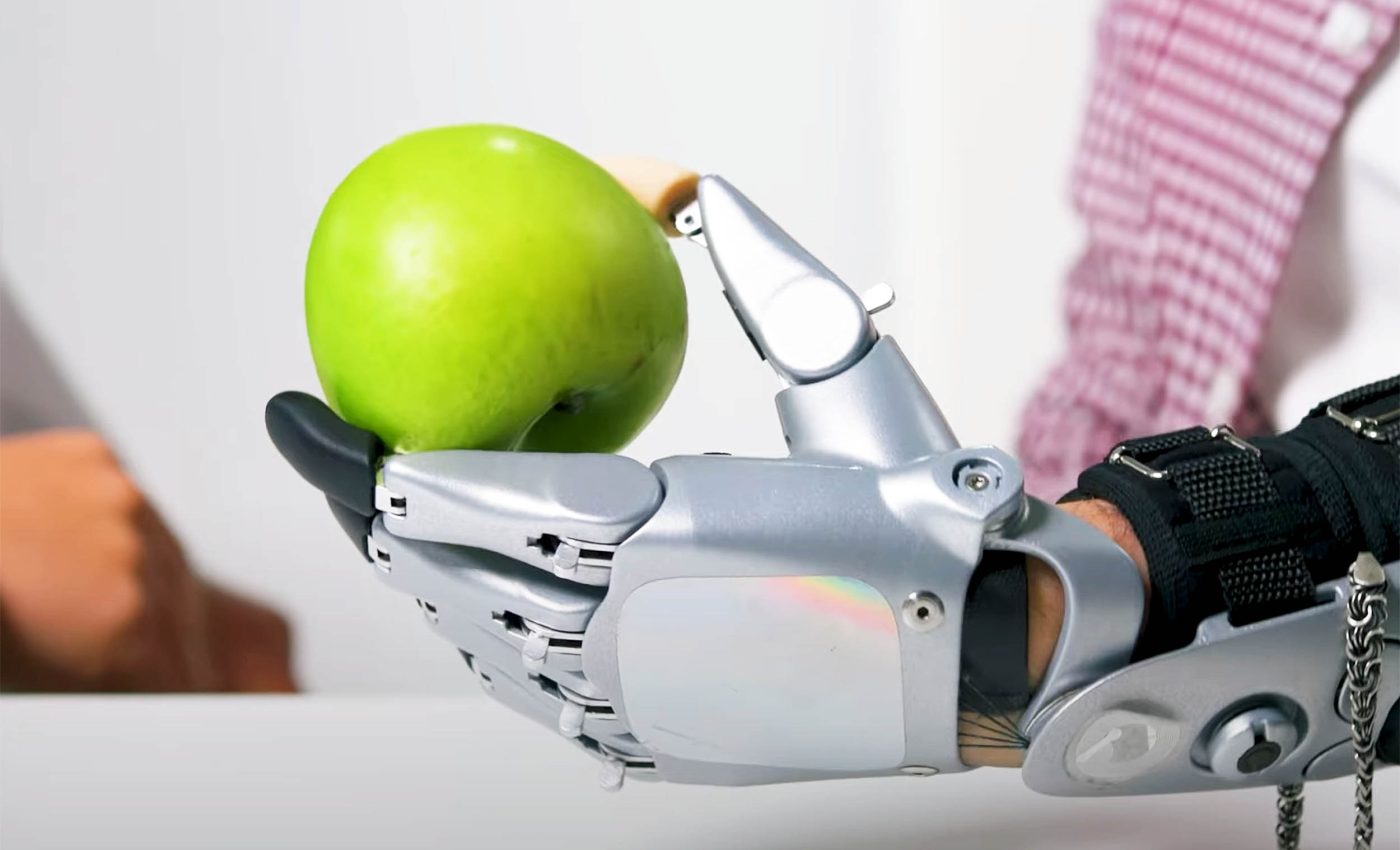 New 'electronic skin' gives robots the human touch