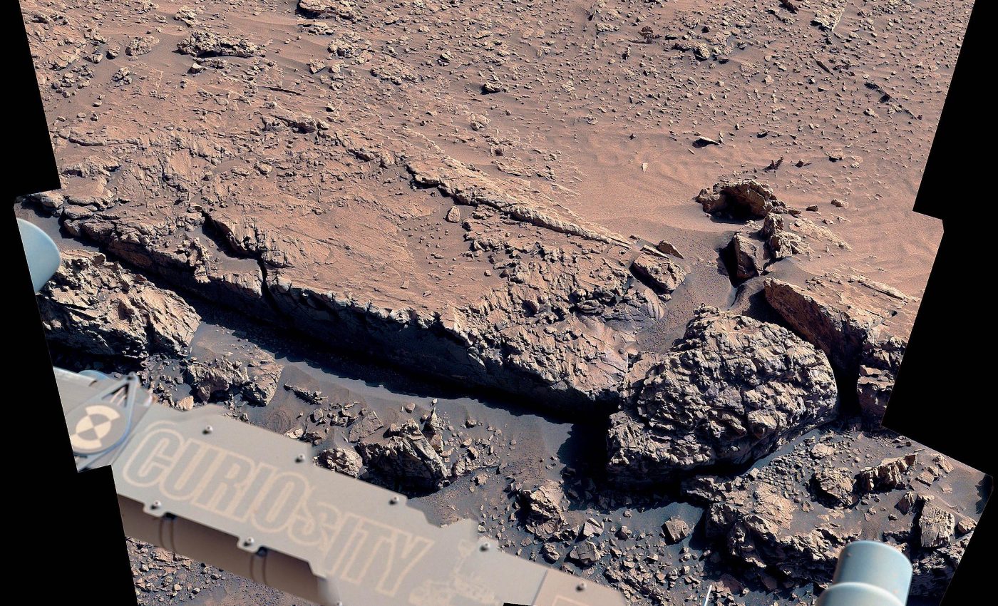 Mysterious ridges on Mars hint at an unexpected past