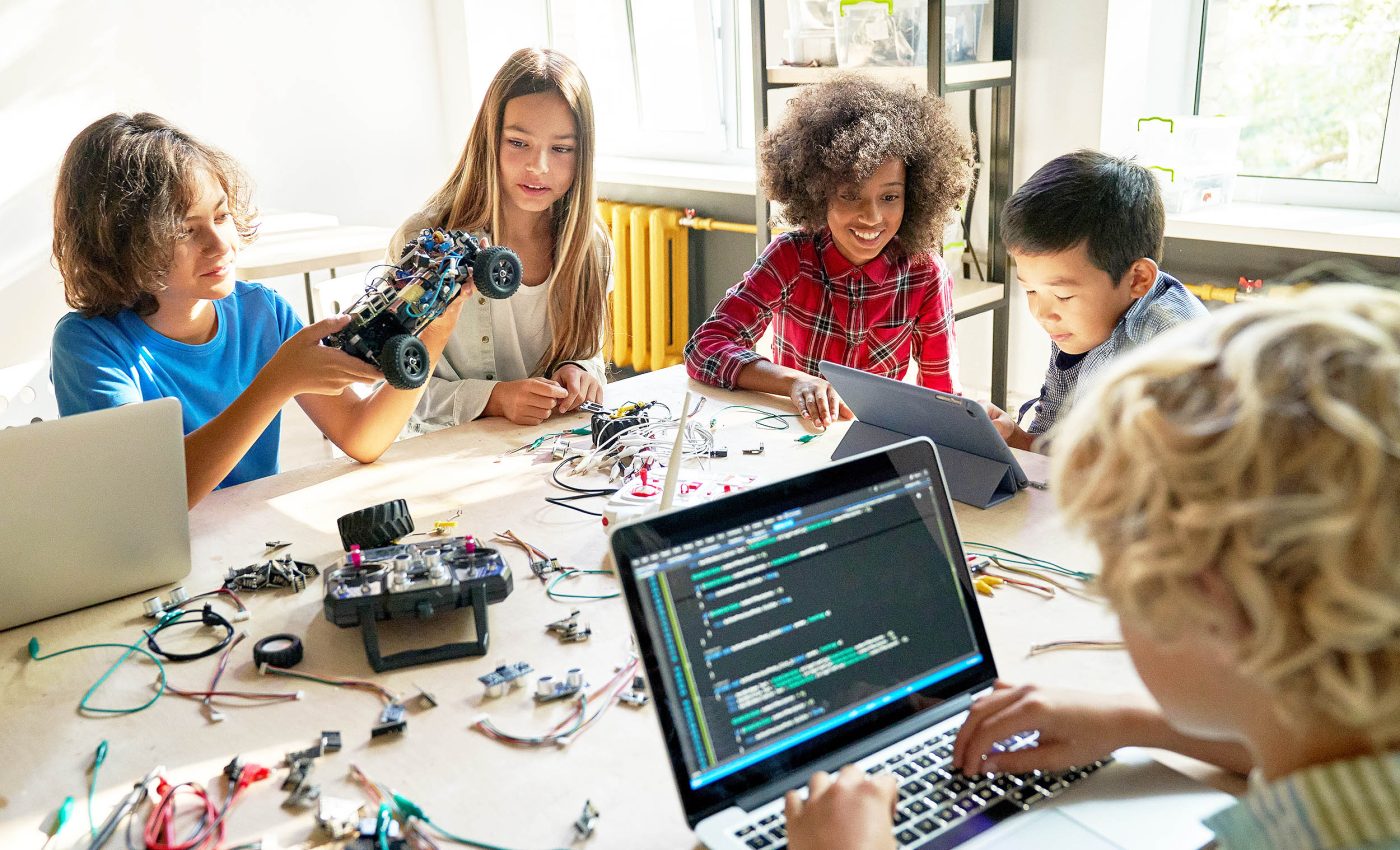 Experts warn that education systems must change in the age of AI