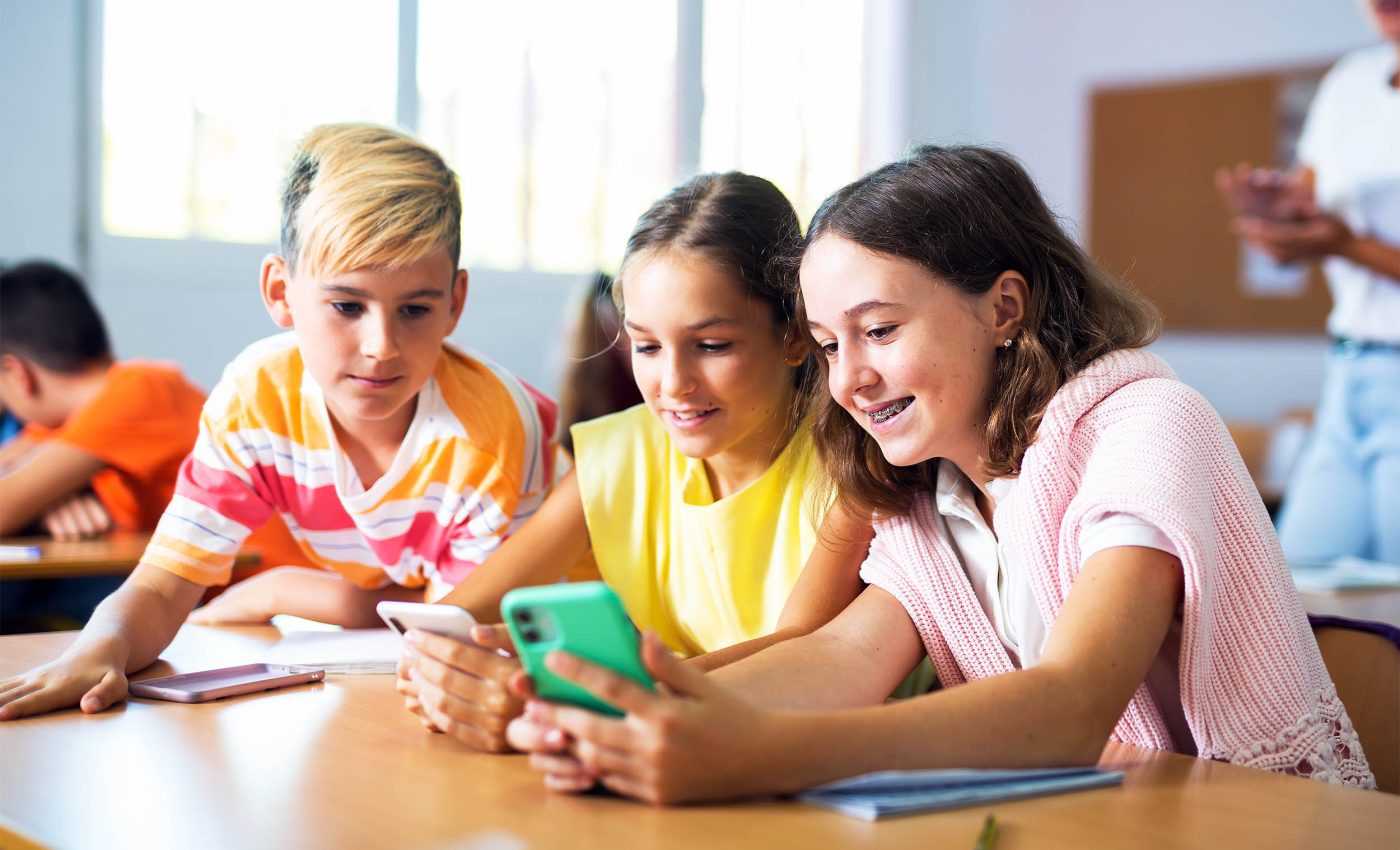 Don't give your children a smartphone before the age of 13, scientists warn