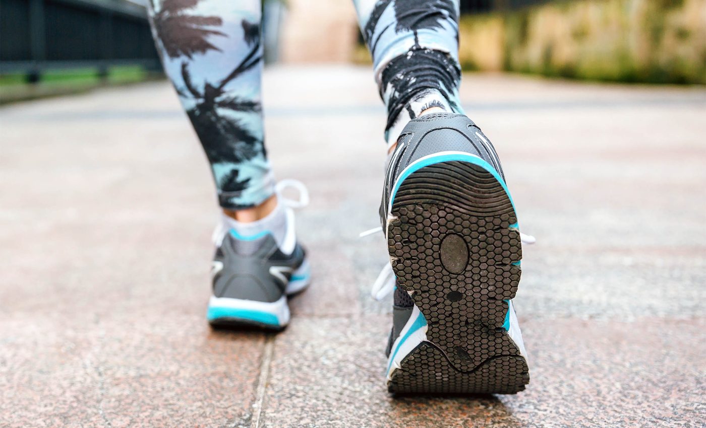 Fitness trend called "retro walking" boosts brain health and prevents arthritis