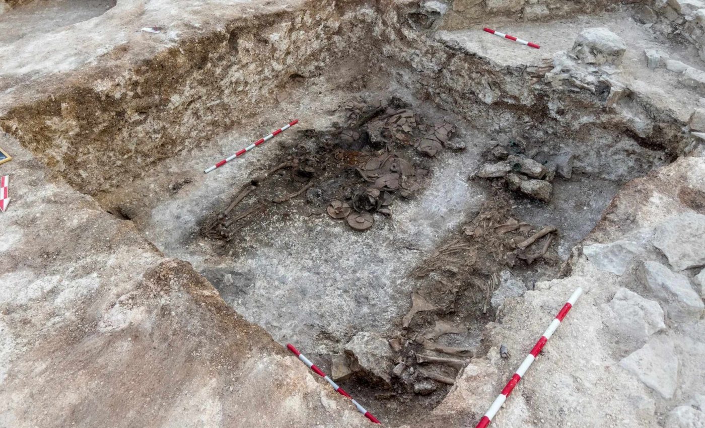2,100-year-old tomb of a Thracian warrior discovered containing jewelry and weapons